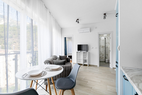 Stilvolle 30 m² Wohnung mit einem Schlafzimmer und schönem Ausblick in Bečići